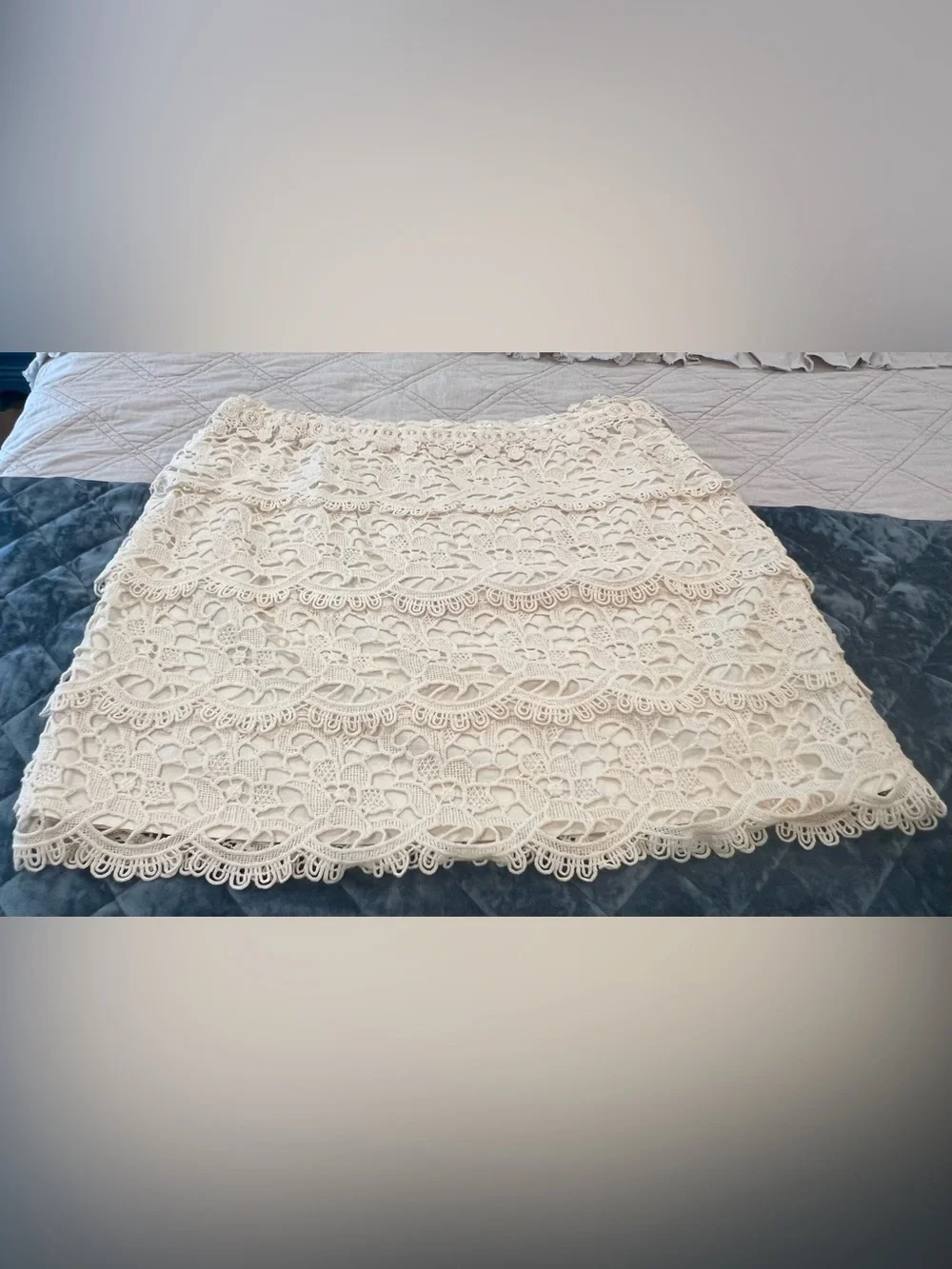 LOFT Tiered Cream Lace Skirt l 14 - Picture 2 of 3